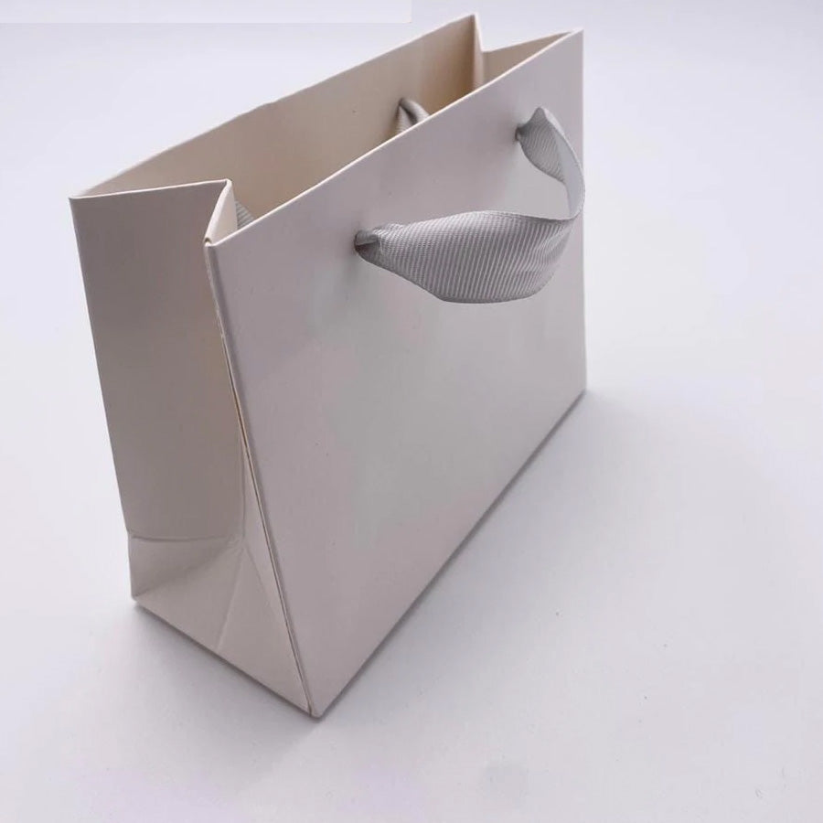 BOLSA DE PAPEL HORIZONTAL CON ASA GRIS 15X12X6 CM