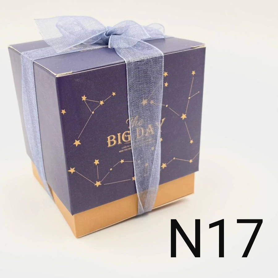 CAJA DE REGALO CON LISTÓN AZUL, SIN ESPONJA AL INTERIOR 7X8X7 CM