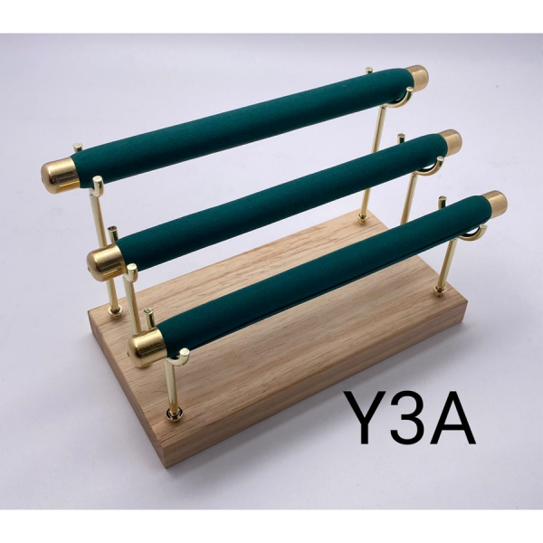 EXHIBIDOR DE 3 TUBOS PARA ANILLOS EN COLOR NEGRO CON BASE DE MADERA 19X12X10 CM