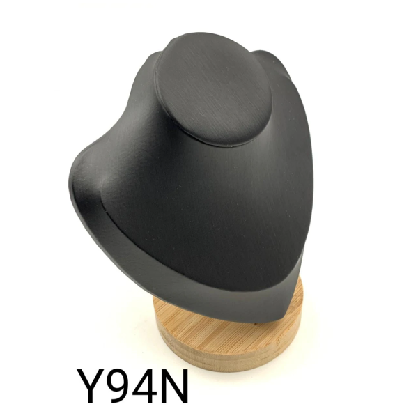 CUELLO DE MADERA CON RAZO NEGRO DE 18 CM DE ALTURA